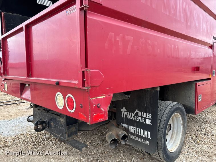 image for item EV3218 2011 Ford F550 Super Duty chipper truck