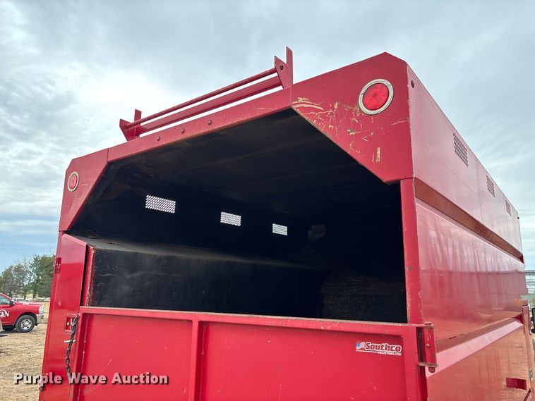 image for item EV3218 2011 Ford F550 Super Duty chipper truck