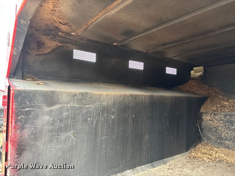 image for item EV3218 2011 Ford F550 Super Duty chipper truck