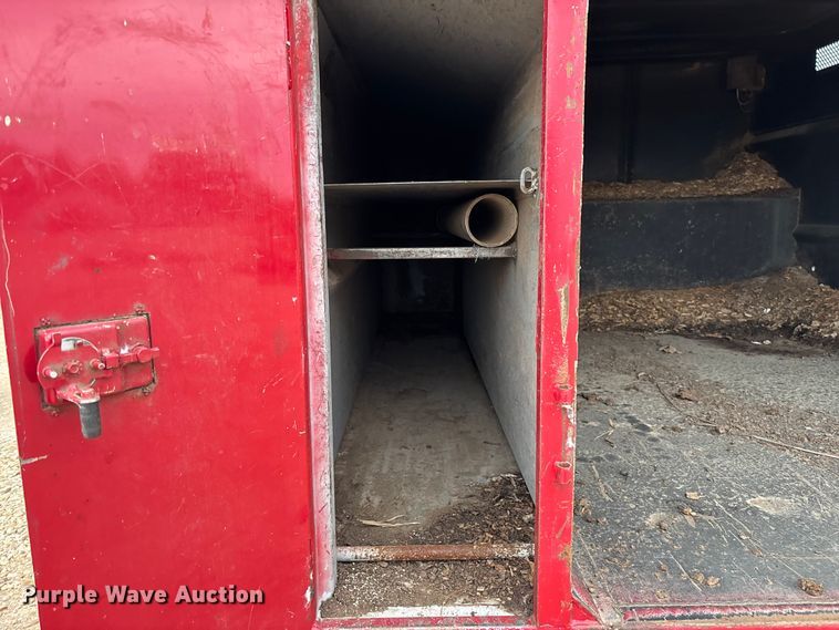 image for item EV3218 2011 Ford F550 Super Duty chipper truck