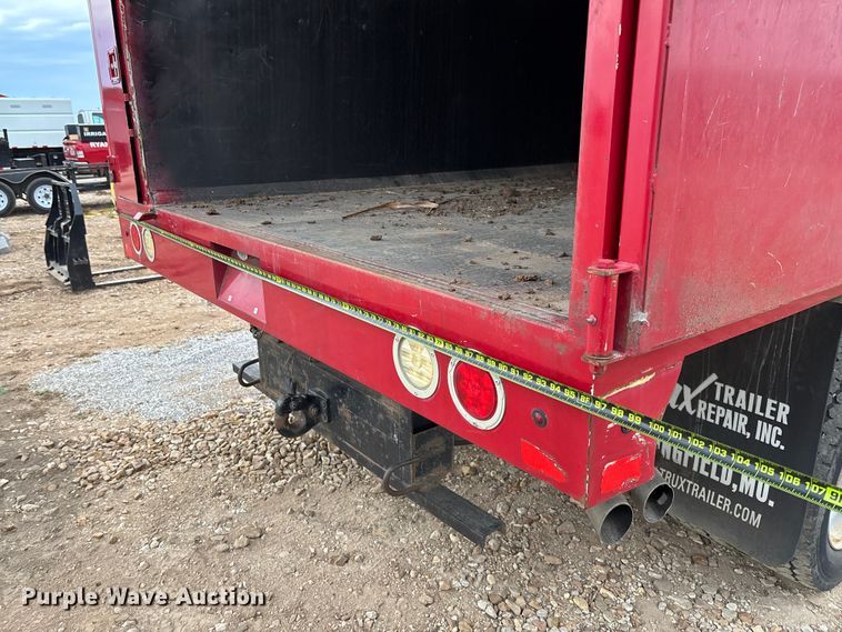 image for item EV3218 2011 Ford F550 Super Duty chipper truck