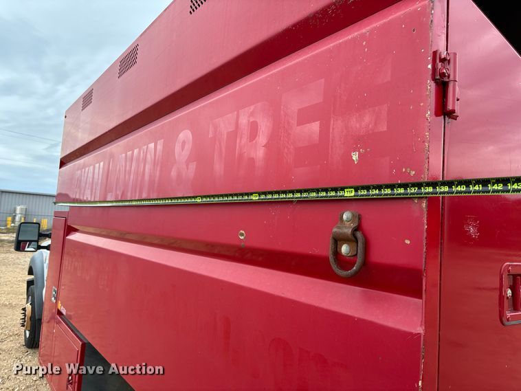 image for item EV3218 2011 Ford F550 Super Duty chipper truck