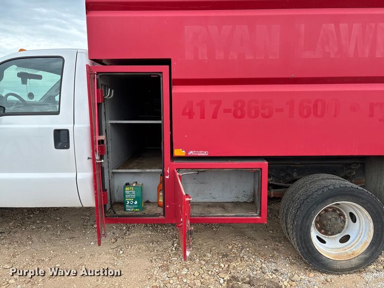 image for item EV3218 2011 Ford F550 Super Duty chipper truck