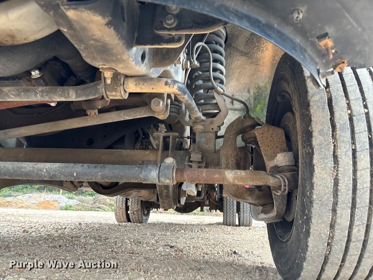 image for item EV3218 2011 Ford F550 Super Duty chipper truck