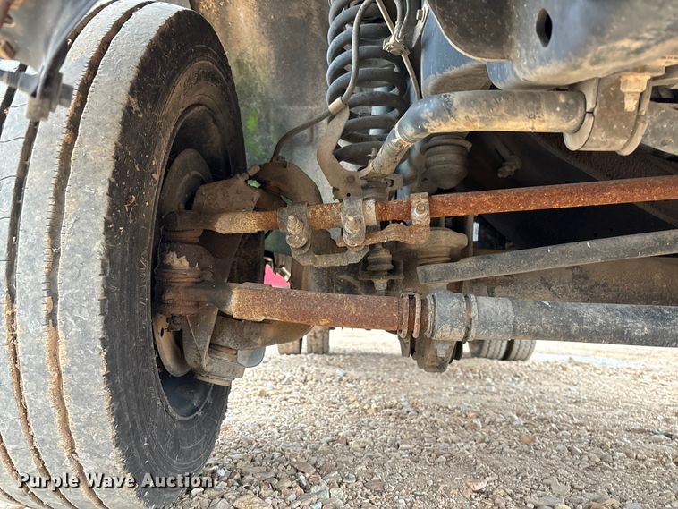 image for item EV3218 2011 Ford F550 Super Duty chipper truck