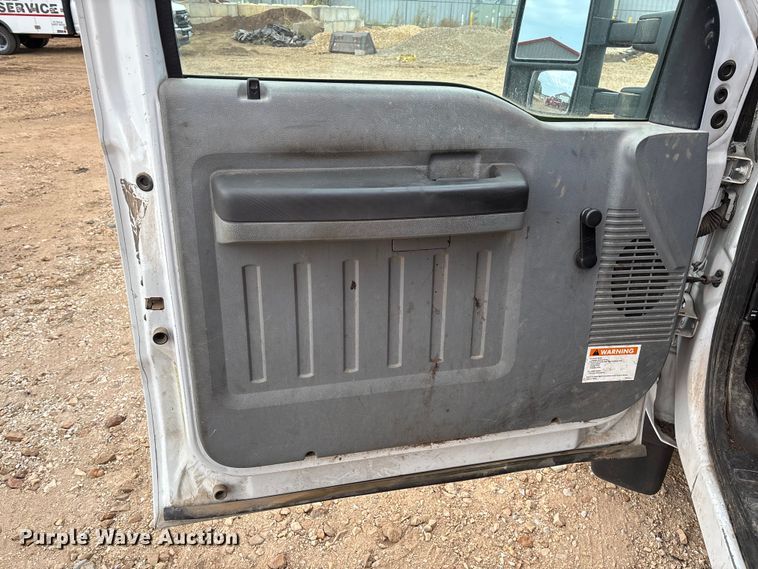 image for item EV3218 2011 Ford F550 Super Duty chipper truck