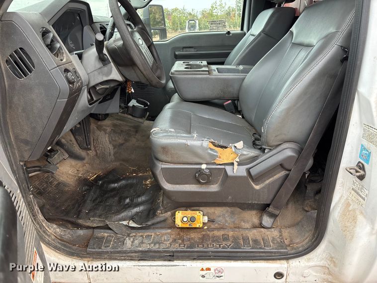 image for item EV3218 2011 Ford F550 Super Duty chipper truck