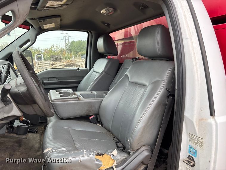 image for item EV3218 2011 Ford F550 Super Duty chipper truck