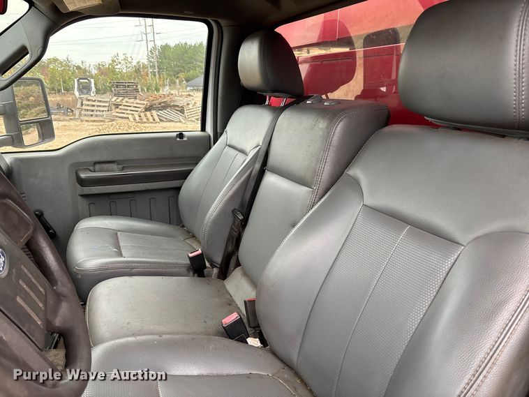 image for item EV3218 2011 Ford F550 Super Duty chipper truck