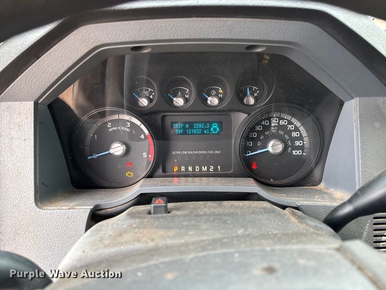 image for item EV3218 2011 Ford F550 Super Duty chipper truck