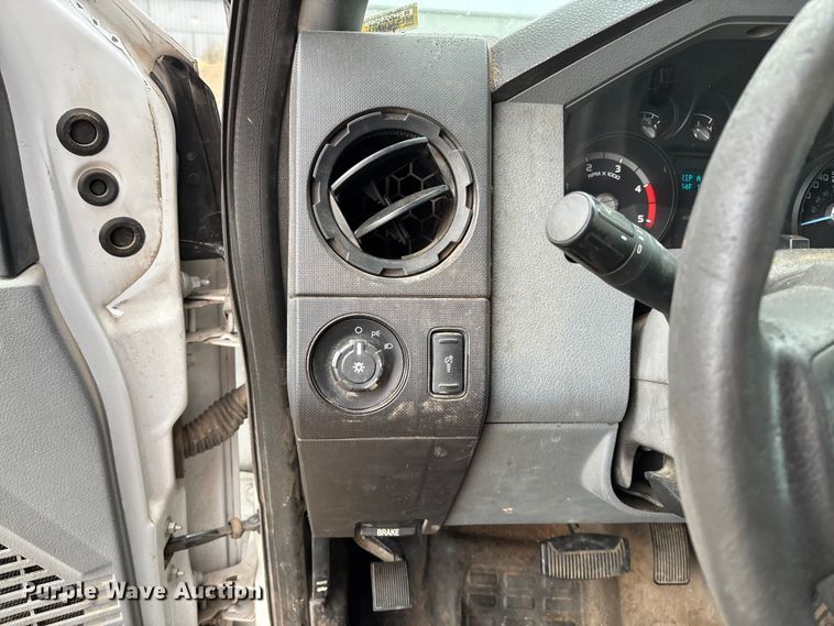 image for item EV3218 2011 Ford F550 Super Duty chipper truck