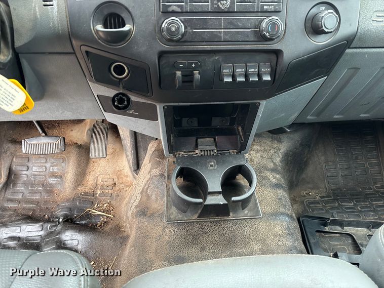 image for item EV3218 2011 Ford F550 Super Duty chipper truck