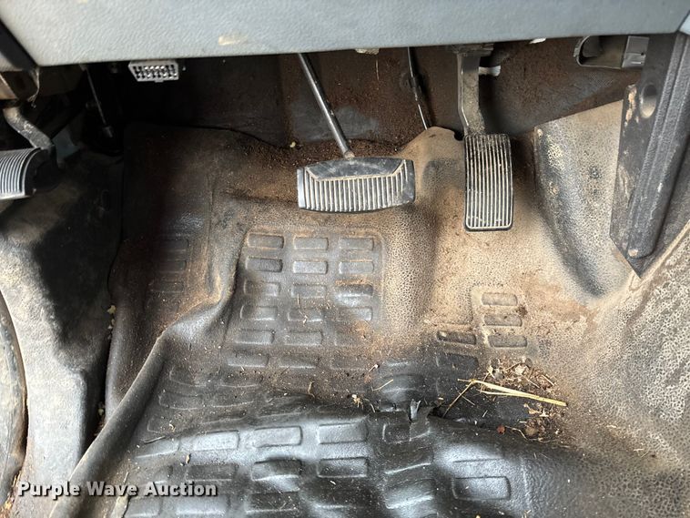 image for item EV3218 2011 Ford F550 Super Duty chipper truck