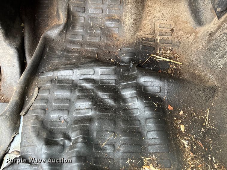 image for item EV3218 2011 Ford F550 Super Duty chipper truck