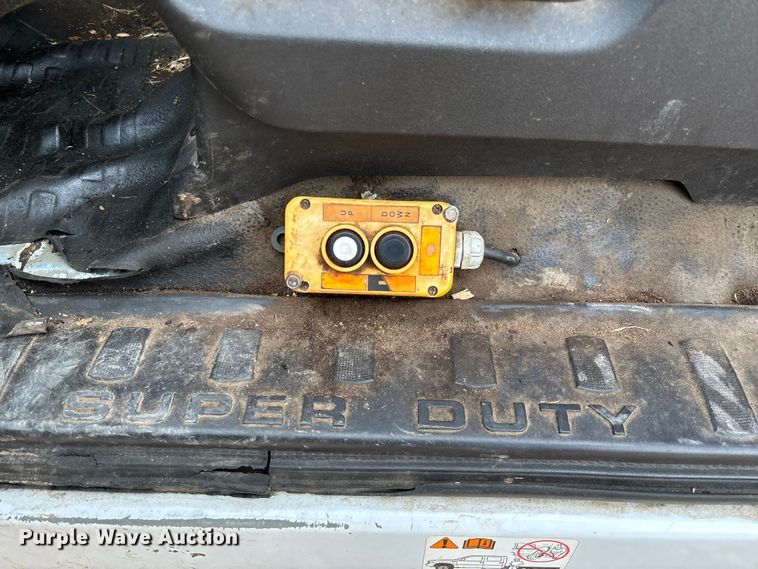 image for item EV3218 2011 Ford F550 Super Duty chipper truck