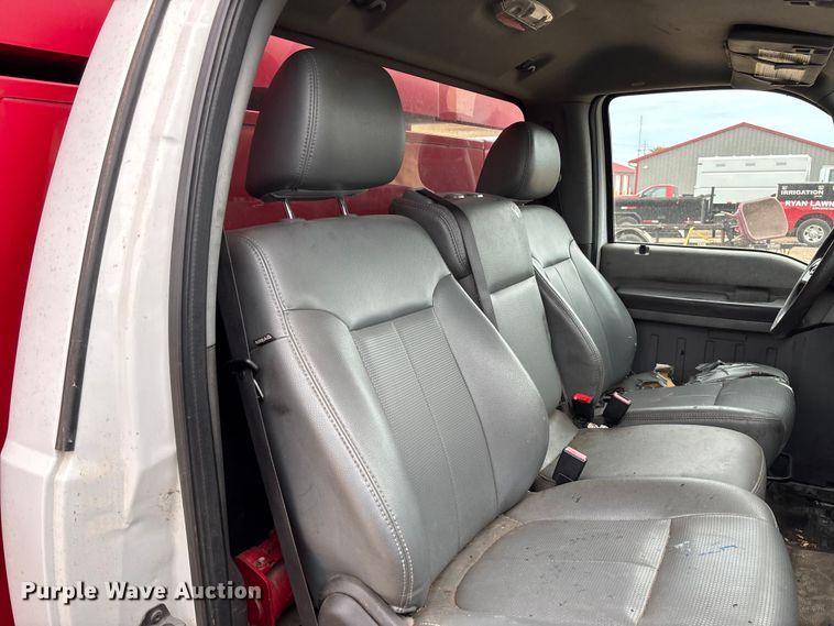 image for item EV3218 2011 Ford F550 Super Duty chipper truck