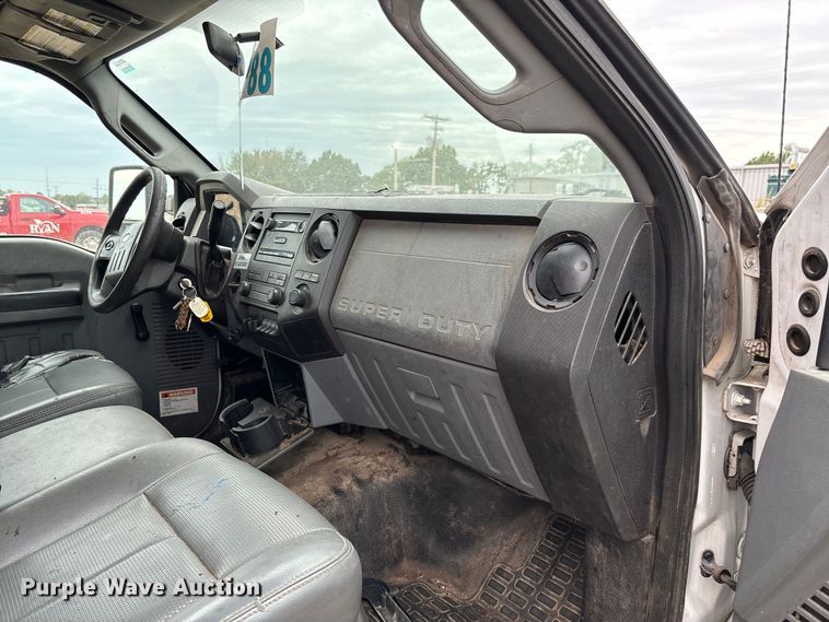 image for item EV3218 2011 Ford F550 Super Duty chipper truck