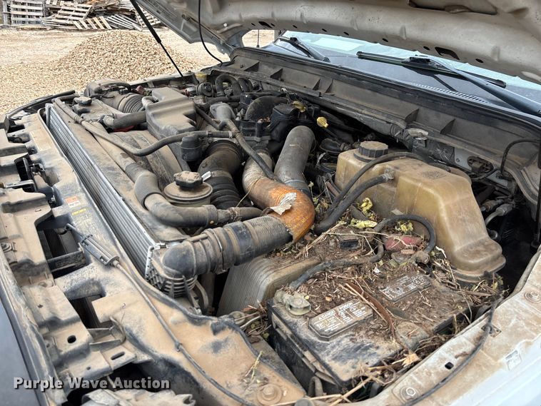 image for item EV3218 2011 Ford F550 Super Duty chipper truck