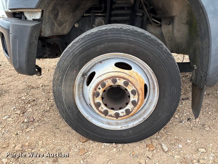 image for item EV3218 2011 Ford F550 Super Duty chipper truck