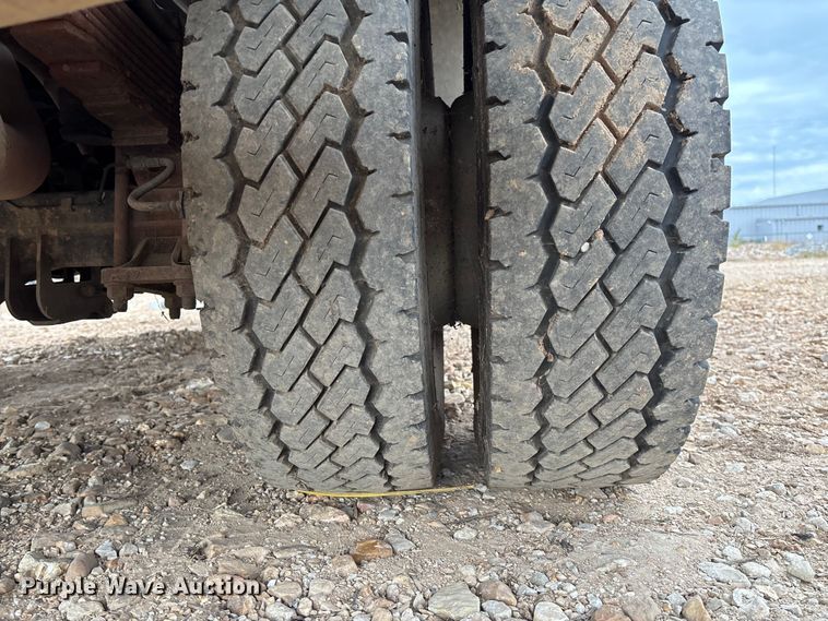 image for item EV3218 2011 Ford F550 Super Duty chipper truck