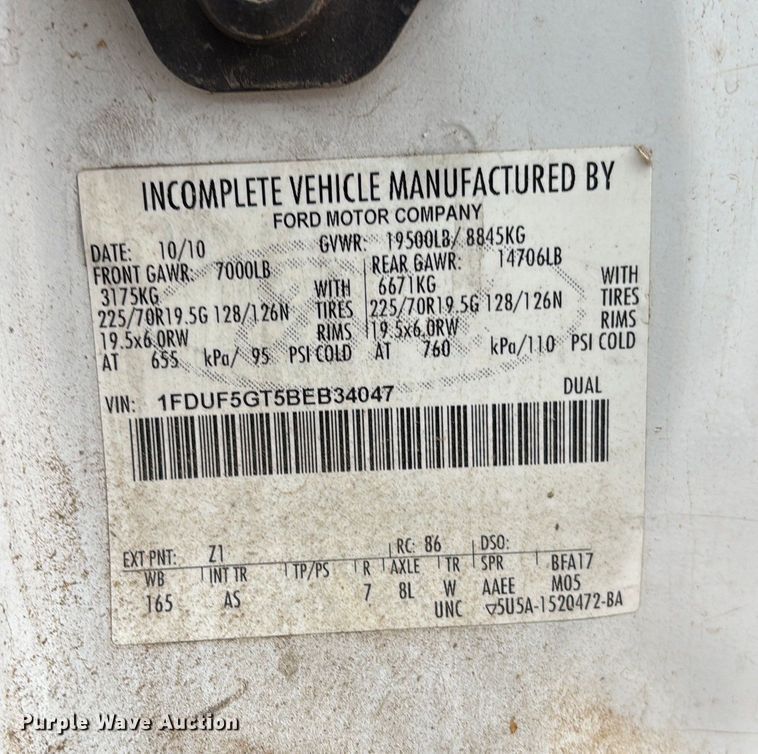 image for item EV3218 2011 Ford F550 Super Duty chipper truck