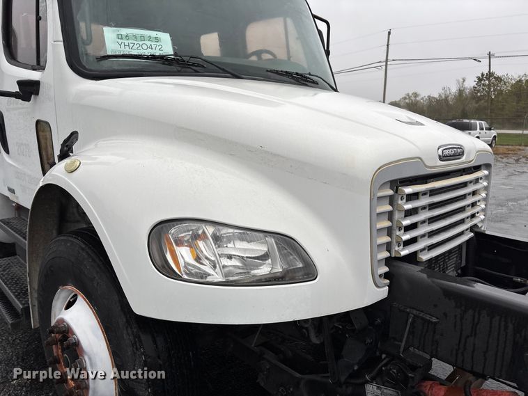 image for item EV3220 2007 Freightliner M2 utility / service truck