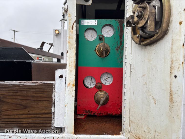 image for item EV3220 2007 Freightliner M2 utility / service truck