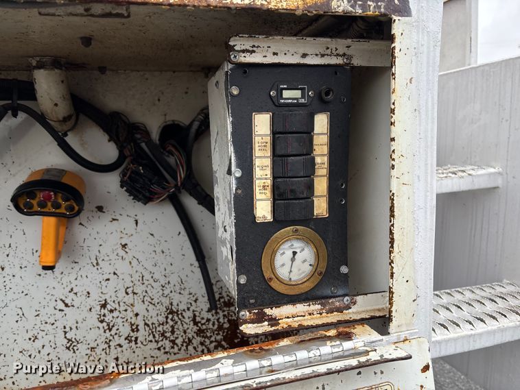 image for item EV3220 2007 Freightliner M2 utility / service truck