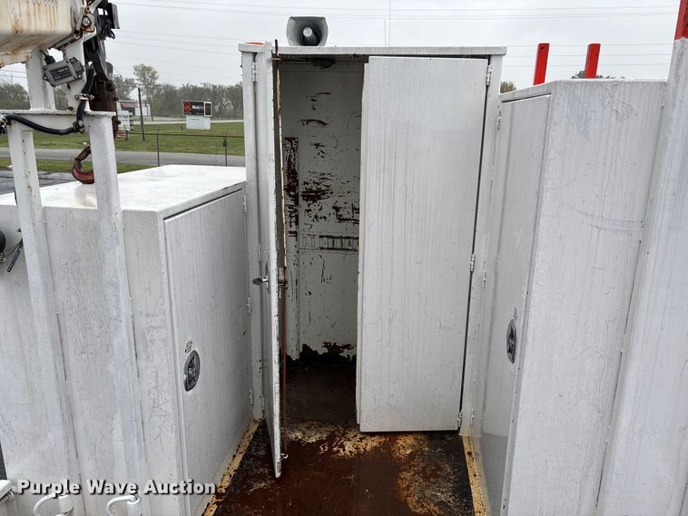 image for item EV3220 2007 Freightliner M2 utility / service truck