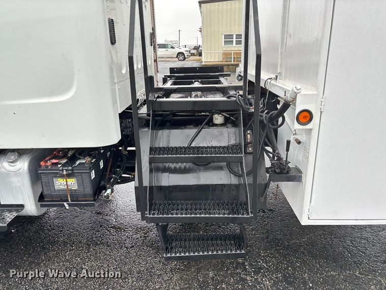 image for item EV3220 2007 Freightliner M2 utility / service truck