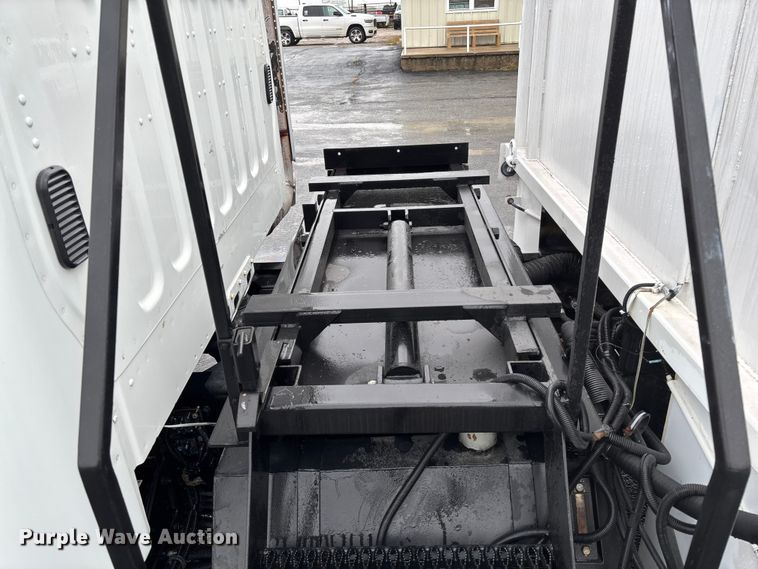 image for item EV3220 2007 Freightliner M2 utility / service truck