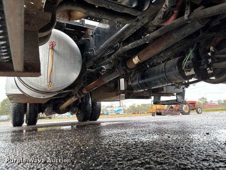 image for item EV3220 2007 Freightliner M2 utility / service truck