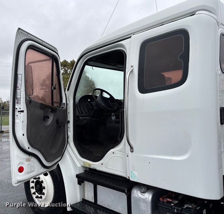 image for item EV3220 2007 Freightliner M2 utility / service truck