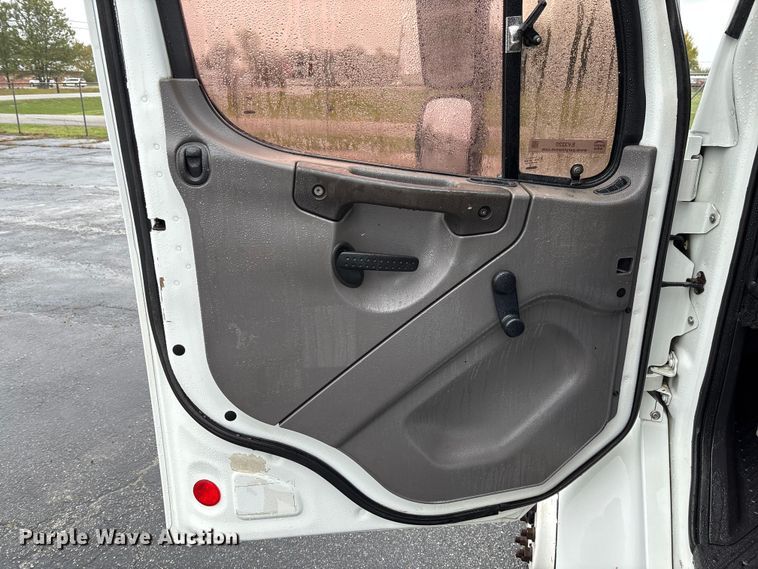 image for item EV3220 2007 Freightliner M2 utility / service truck