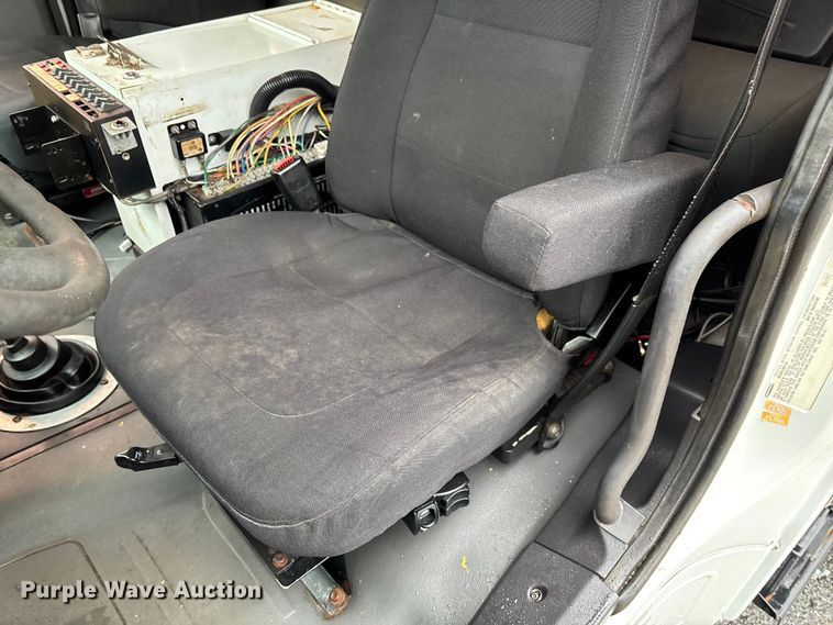 image for item EV3220 2007 Freightliner M2 utility / service truck