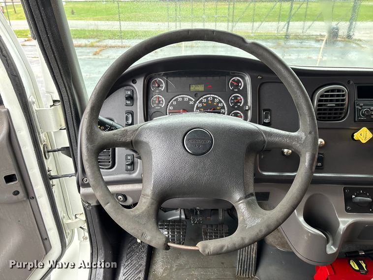 image for item EV3220 2007 Freightliner M2 utility / service truck