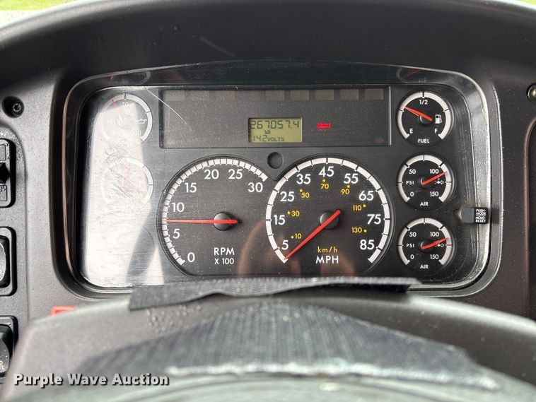 image for item EV3220 2007 Freightliner M2 utility / service truck