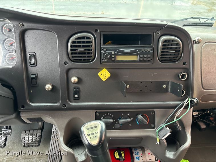 image for item EV3220 2007 Freightliner M2 utility / service truck