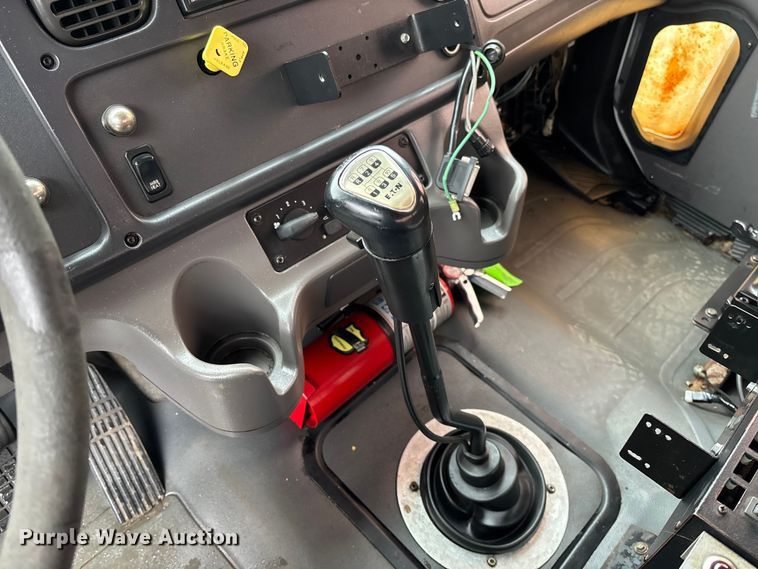 image for item EV3220 2007 Freightliner M2 utility / service truck