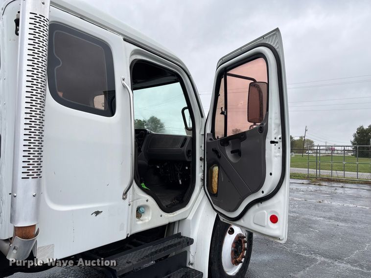 image for item EV3220 2007 Freightliner M2 utility / service truck