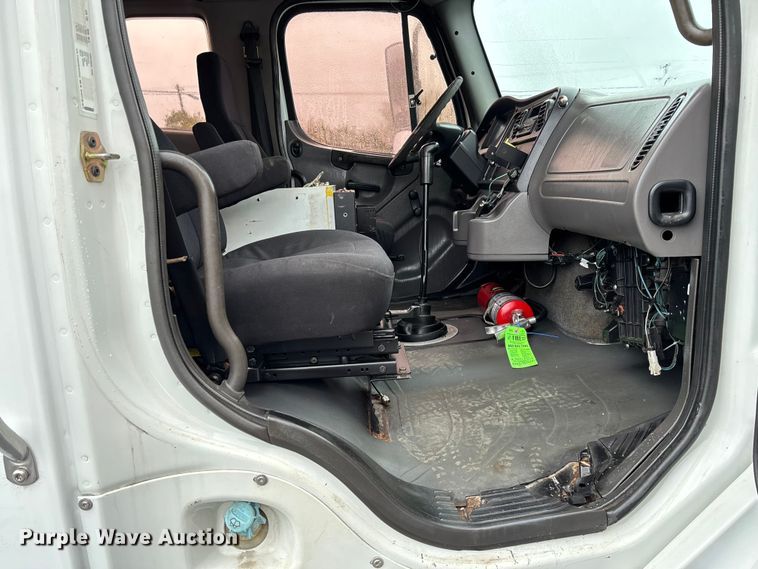 image for item EV3220 2007 Freightliner M2 utility / service truck
