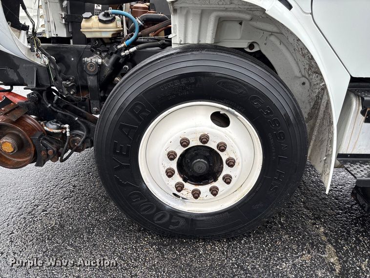 image for item EV3220 2007 Freightliner M2 utility / service truck