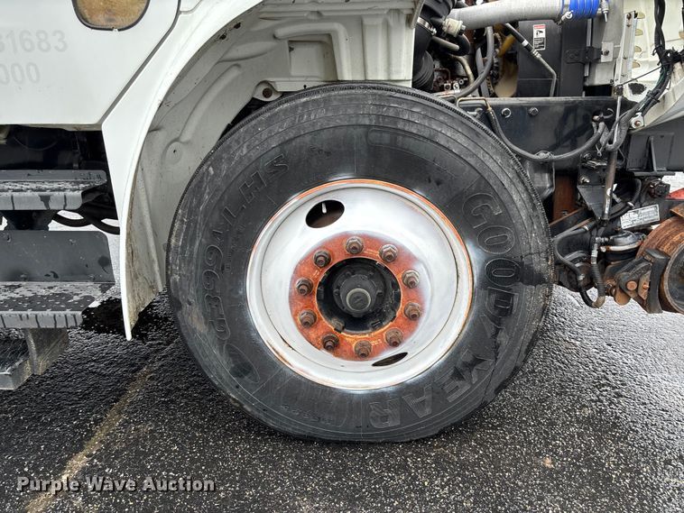 image for item EV3220 2007 Freightliner M2 utility / service truck