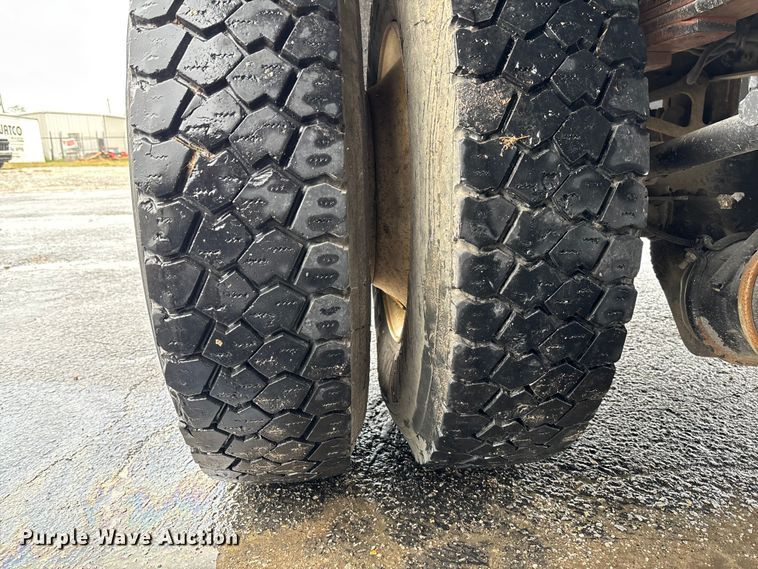 image for item EV3220 2007 Freightliner M2 utility / service truck