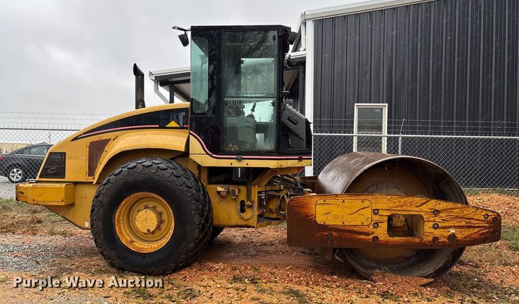 image for item EV3225 2003 Caterpillar CS-563E single drum vibratory roller