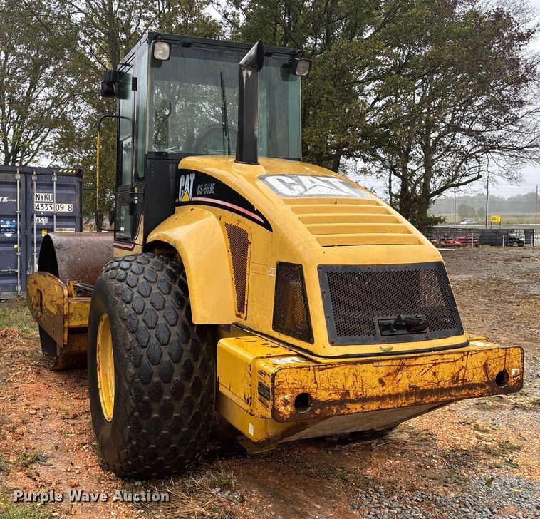 image for item EV3225 2003 Caterpillar CS-563E single drum vibratory roller