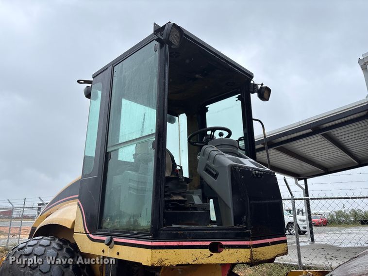 image for item EV3225 2003 Caterpillar CS-563E single drum vibratory roller