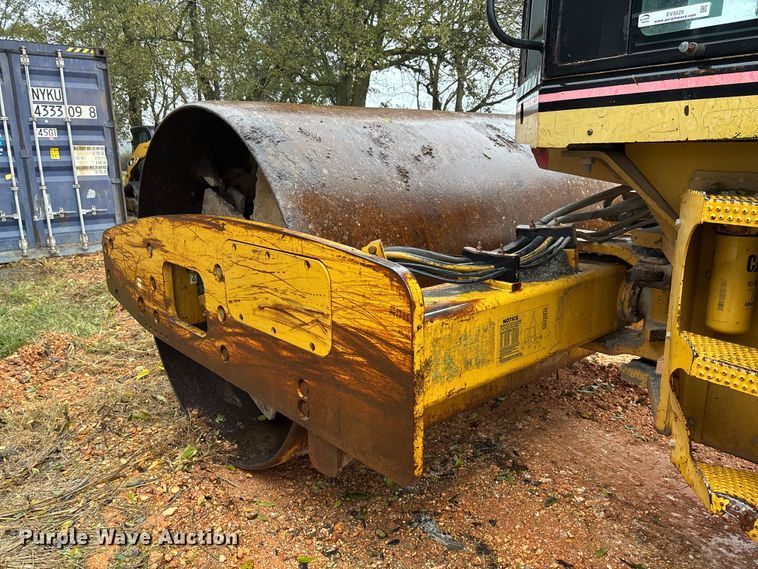 image for item EV3225 2003 Caterpillar CS-563E single drum vibratory roller