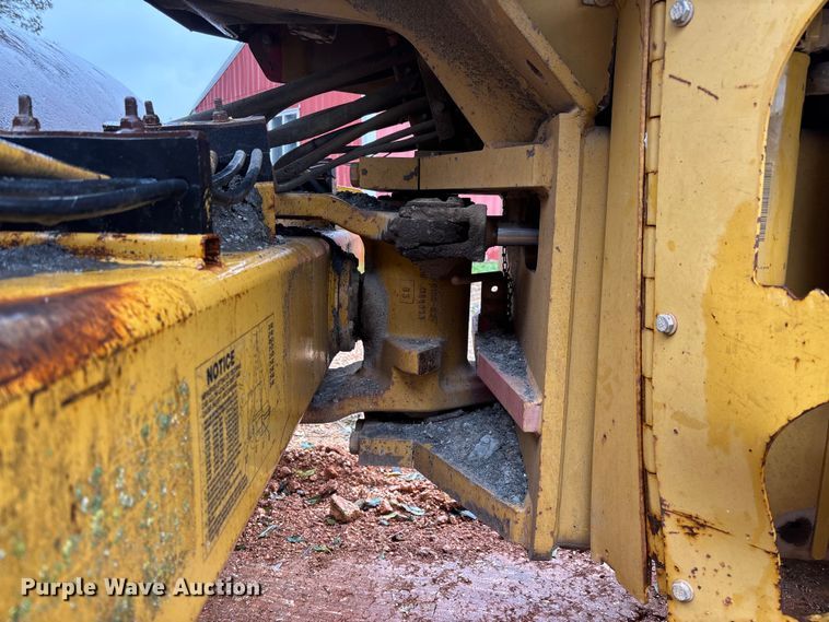 image for item EV3225 2003 Caterpillar CS-563E single drum vibratory roller