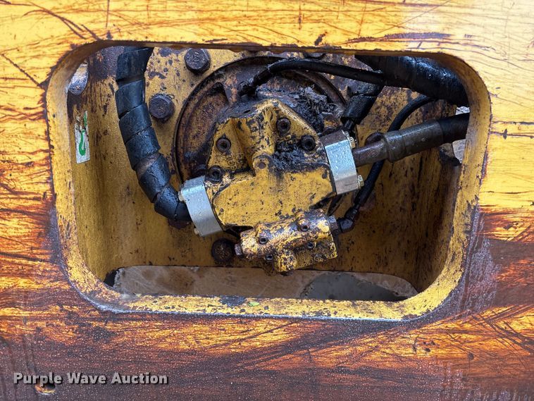 image for item EV3225 2003 Caterpillar CS-563E single drum vibratory roller